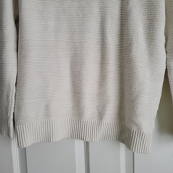 Croft & Barrow Women's Sweater - Picture 3 of 11